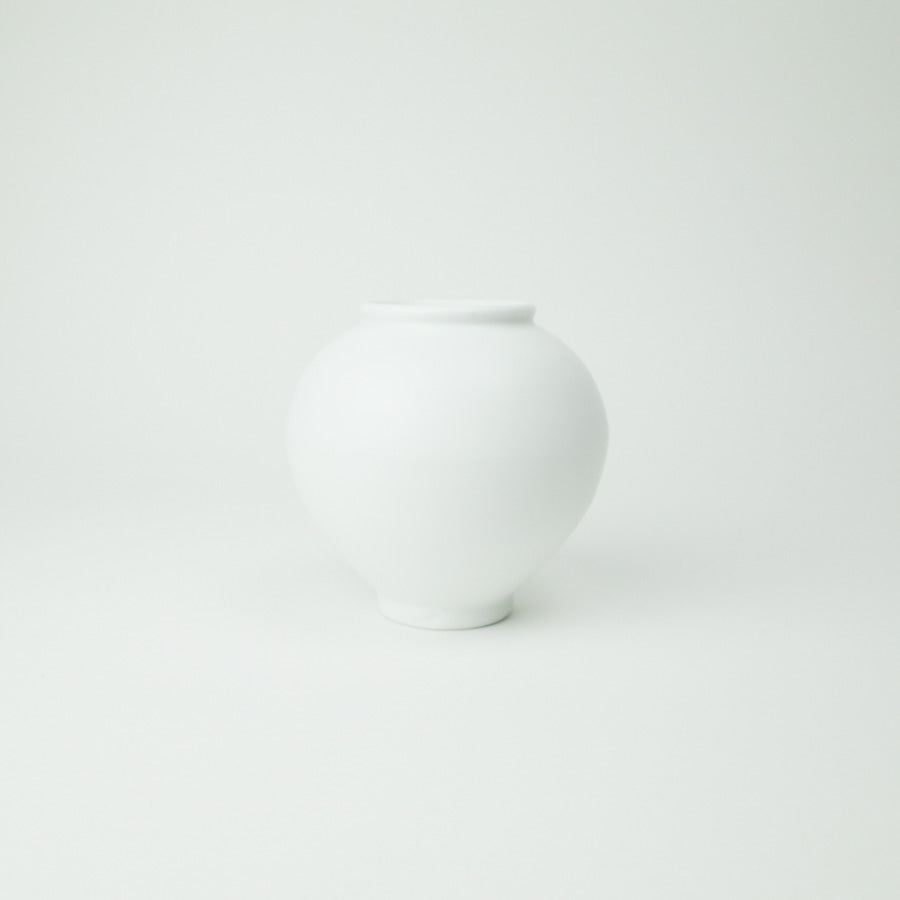 White Moon Jar - BaekJa Dal HangAri(백자 달항아리)