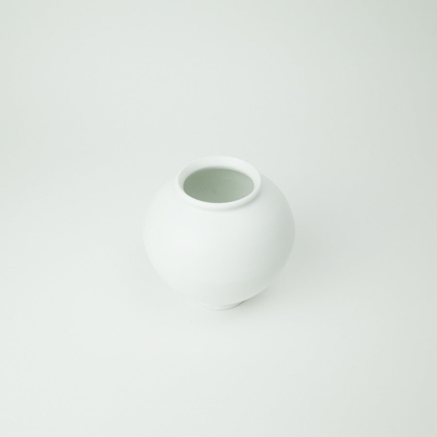 White Moon Jar - BaekJa Dal HangAri(백자 달항아리)