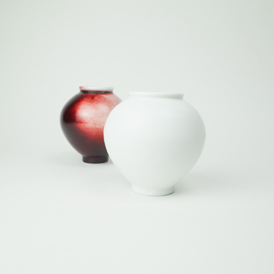 White Moon Jar - BaekJa Dal HangAri(백자 달항아리)