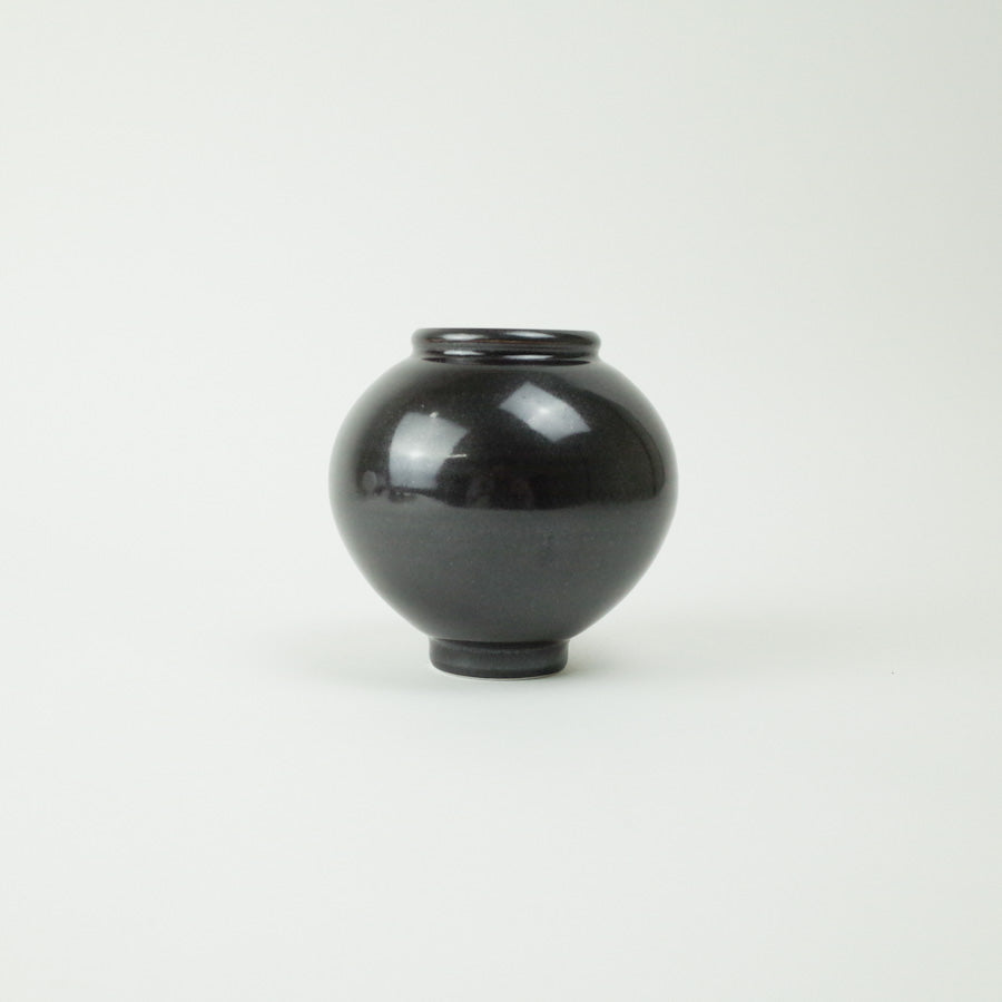 Black Moon Jar - HeukJa Dal HangAri(흑자 달항아리)