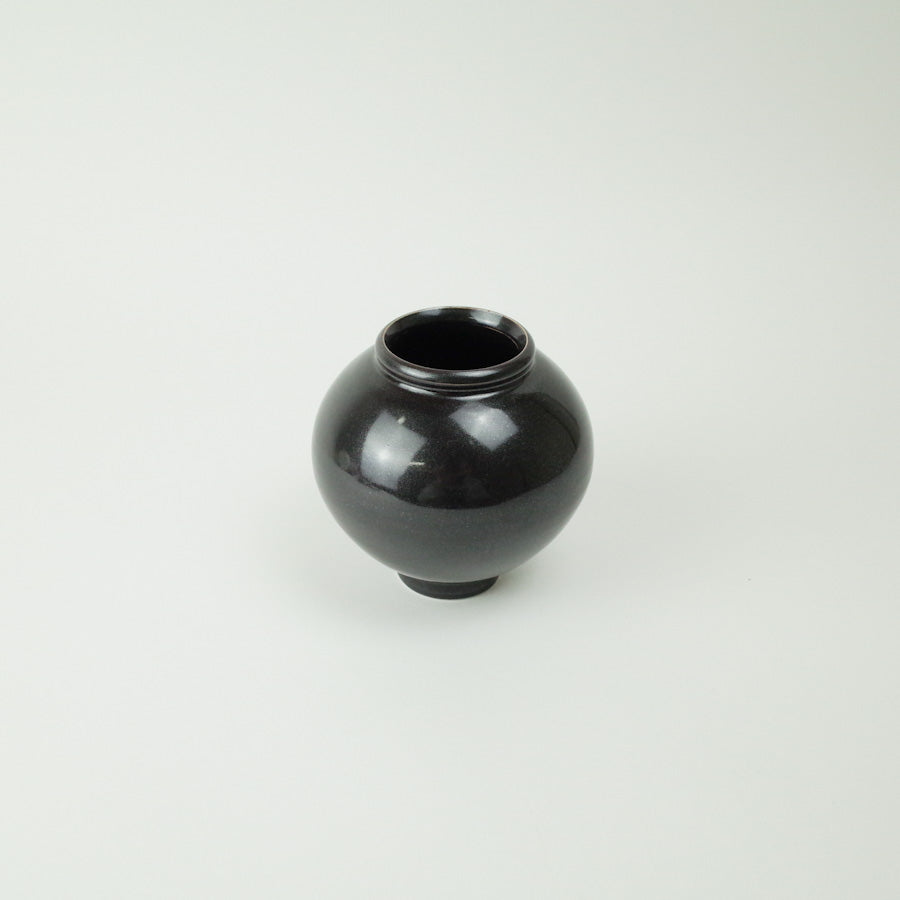 Black Moon Jar - HeukJa Dal HangAri(흑자 달항아리)