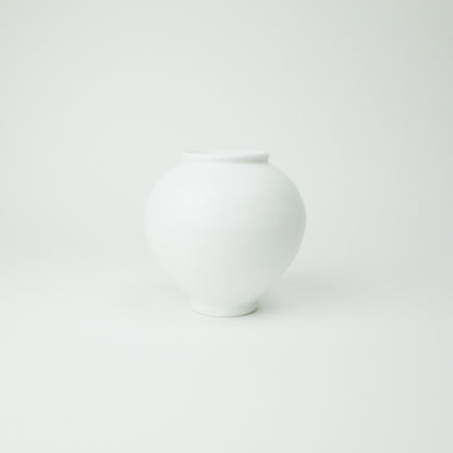 White Moon Jar - BaekJa Dal HangAri(백자 달항아리)
